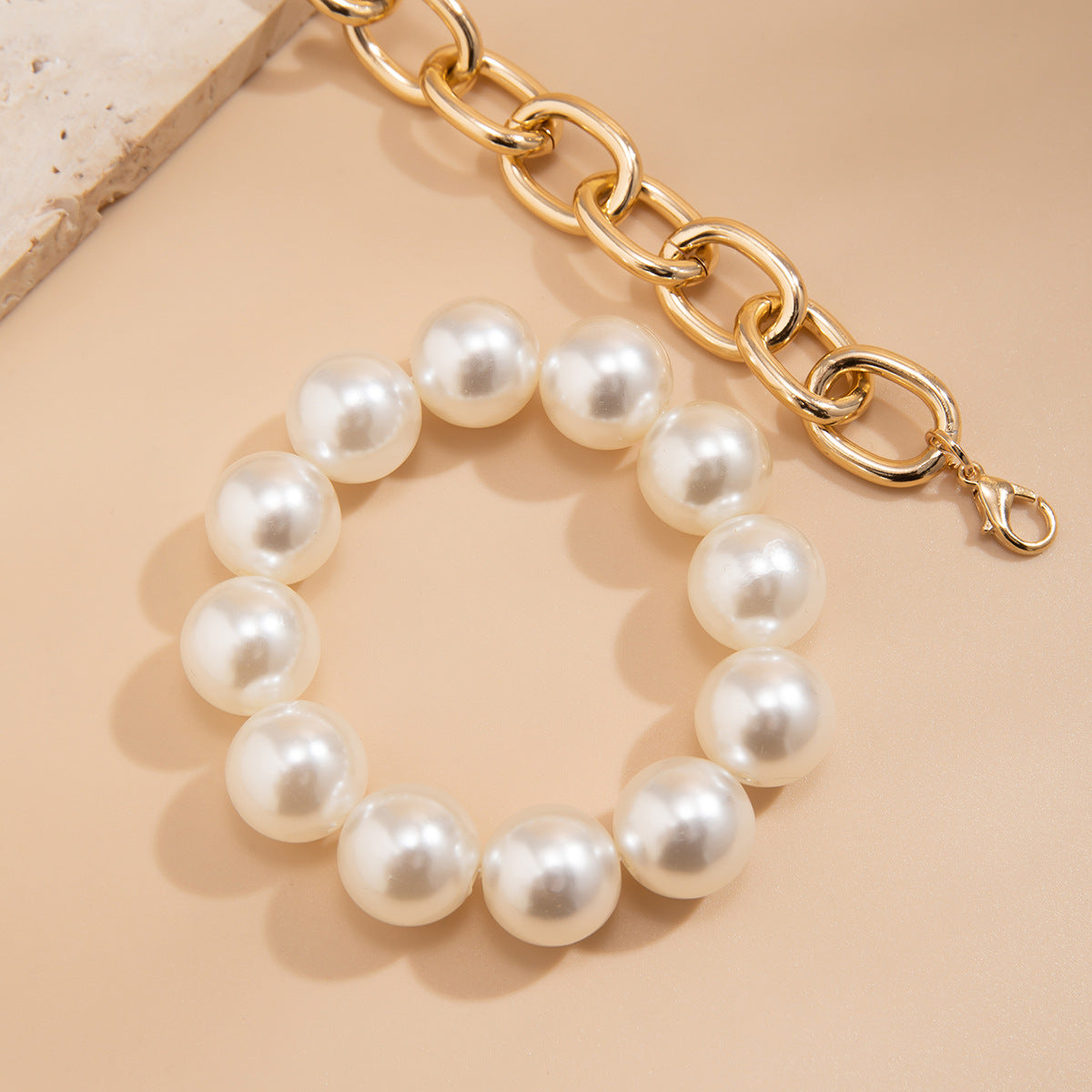 Women's Fashion Exaggerated Large Round Bead Imitation Pearl Bracelet